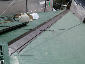 千葉県君津市　外壁塗装　屋根塗装　ベランダ防水　棟板金交換　新しい棟板金の設置